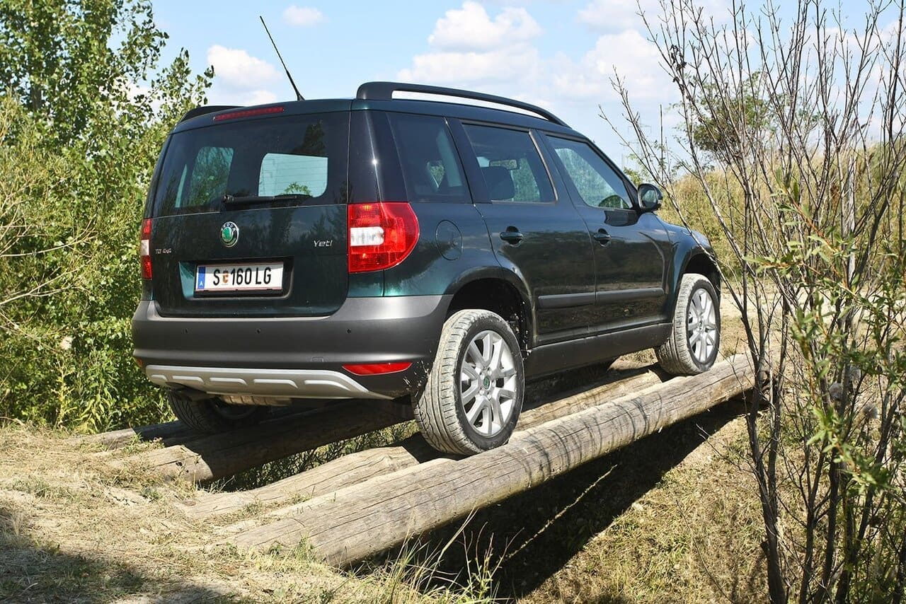 Die starken Versionen verfüg- ten ab Werk über Allradan- trieb. Weitere Offroad- Talente: 18 Zentimeter Bodenfreiheit und eine sehr ver- windungssteife Karosserie.